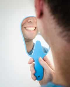 straight teeth
mirror
teeth